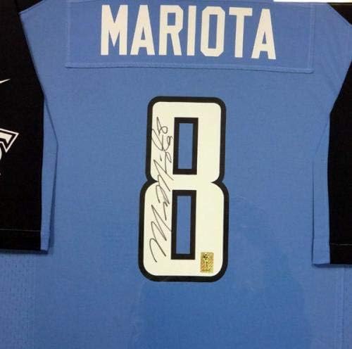 Tennessee Titans Marcus Mariota autogramenirani okviri Blue Nike dres mm Holo Stock 101365 - AUTOGREMENT NFL dresovi